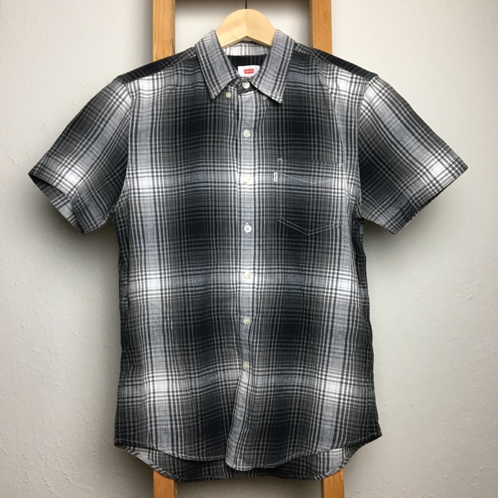 ‼️ Levi’s short sleeve shirt ‼️